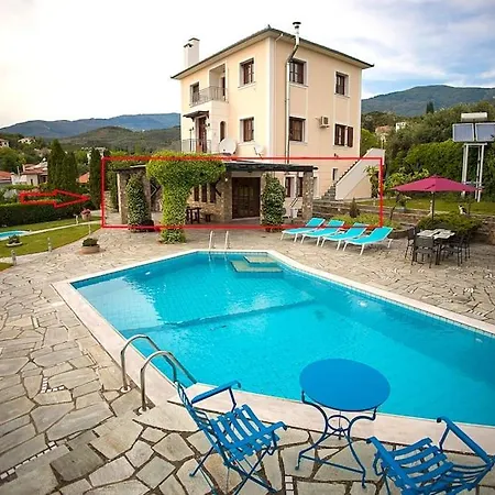 Iris With Swimming Pool Tatil Evi Áno Lekhónia