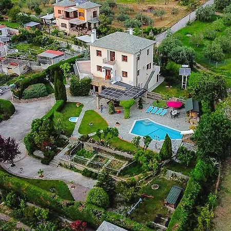 Iris With Swimming Pool Tatil Evi