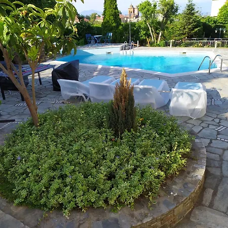 Iris With Swimming Pool Casa de Férias *